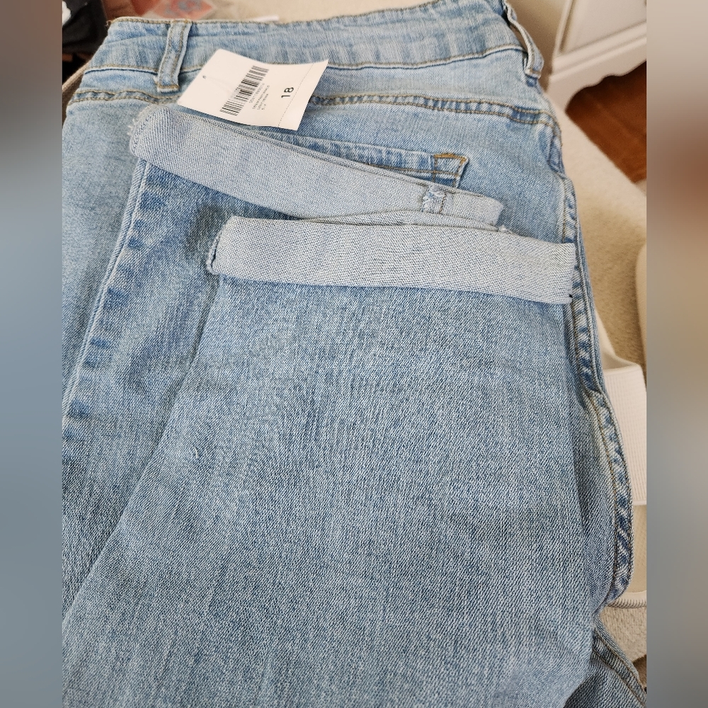 Forever 21 distressed light wash boyfriend jeans